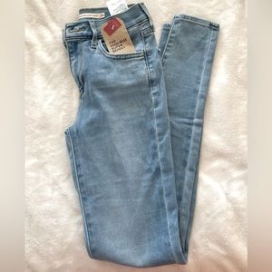 Levi’s 720 High Rise Super Skinny Jeans